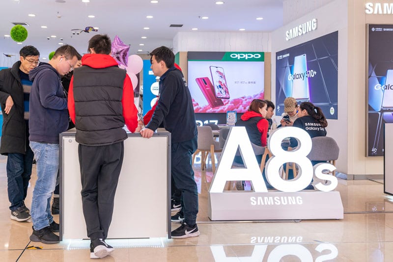 Customers in a Samsung China store
